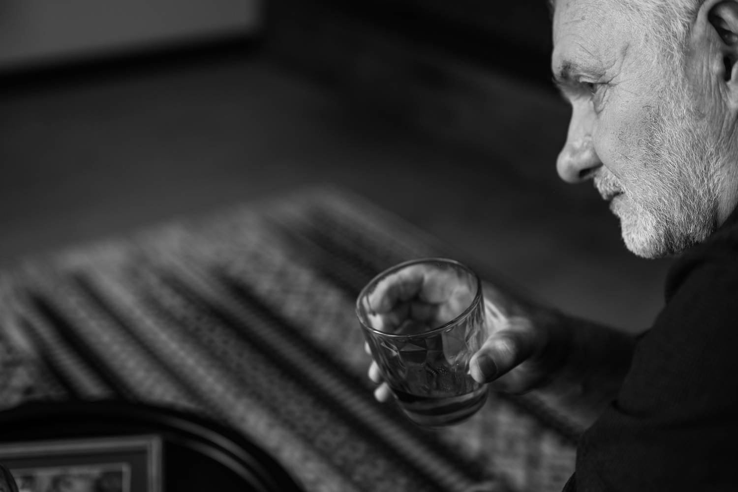 Co powoduje alkoholizm?